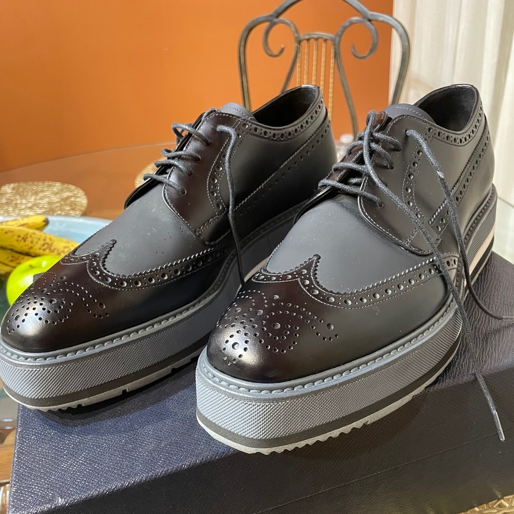 Men’s PRADA Oxfords - Picture 3 of 7